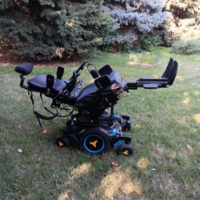 Permobil M3 Corpus Mobility Chair with Charger > power recline, leg lift, Wonderful working condition