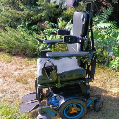 Permobil M3 Corpus Mobility Chair with Charger > power recline, leg lift, Wonderful working condition