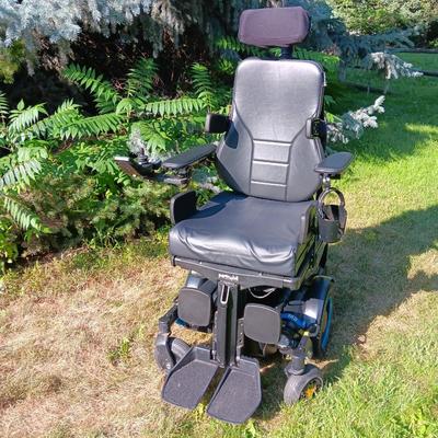 Permobil M3 Corpus Mobility Chair with Charger > power recline, leg lift, Wonderful working condition