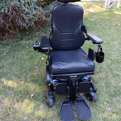 Permobil M3 Corpus Mobility Chair with Charger > power recline, leg lift, Wonderful working condition