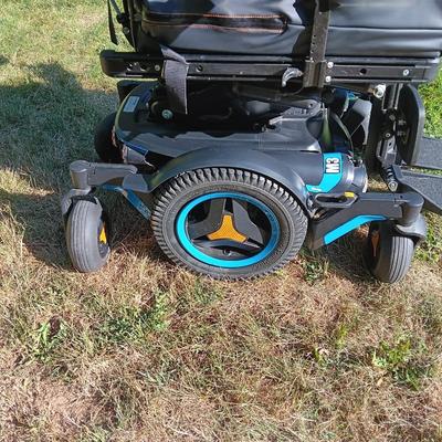 Permobil M3 Corpus Mobility Chair with Charger > power recline, leg lift, Wonderful working condition