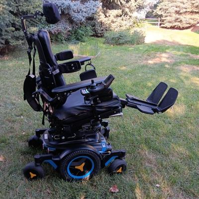 Permobil M3 Corpus Mobility Chair with Charger > power recline, leg lift, Wonderful working condition