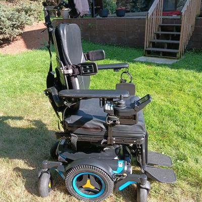Permobil M3 Corpus Mobility Chair with Charger > power recline, leg lift, Wonderful working condition