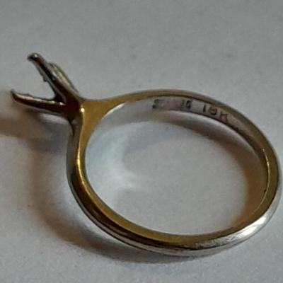 Orange Blossom Signed 18 Kt. Gold band ring missing gemstone.