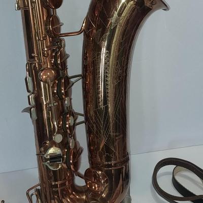 Beautiful vintage Martin Handcraft Low Pitch saxophone. "Searchlight".