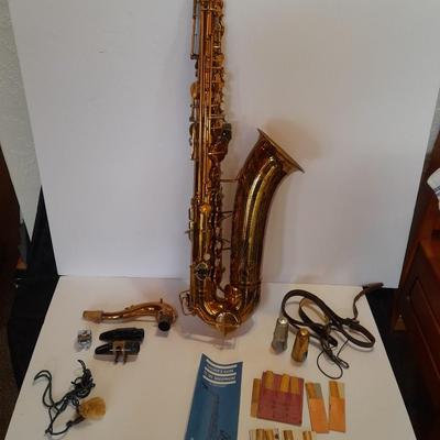 Beautiful vintage Martin Handcraft Low Pitch saxophone. "Searchlight".