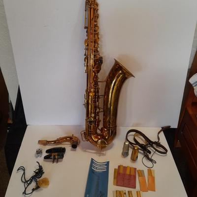 Beautiful vintage Martin Handcraft Low Pitch saxophone. "Searchlight".