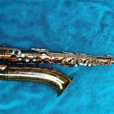 Beautiful vintage Martin Handcraft Low Pitch saxophone. "Searchlight".