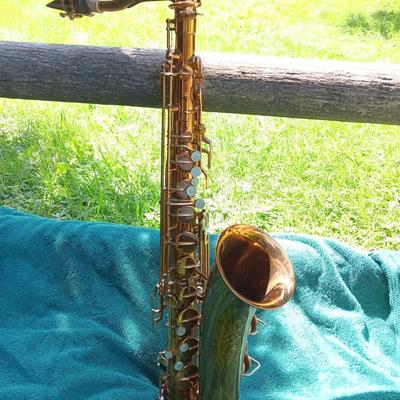 Beautiful vintage Martin Handcraft Low Pitch saxophone. "Searchlight".