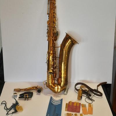 Beautiful vintage Martin Handcraft Low Pitch saxophone. "Searchlight".