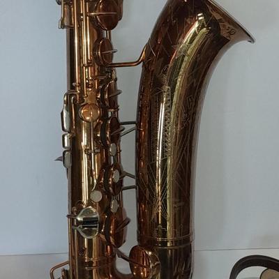 Beautiful vintage Martin Handcraft Low Pitch saxophone. "Searchlight".