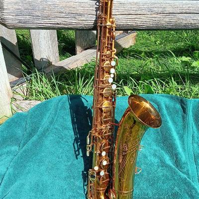 Beautiful vintage Martin Handcraft Low Pitch saxophone. "Searchlight".
