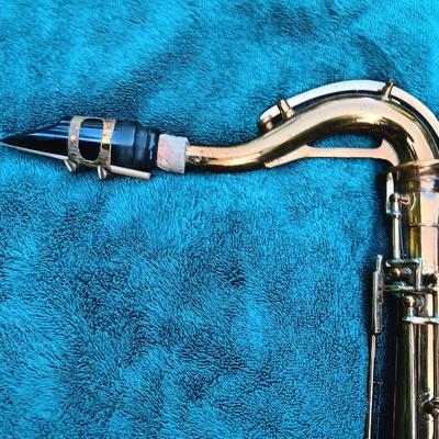 Beautiful vintage Martin Handcraft Low Pitch saxophone. "Searchlight".