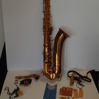 Beautiful vintage Martin Handcraft Low Pitch saxophone. "Searchlight".