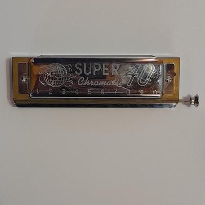 Beautiful VINTAGE W.M. KRATT Co. Super chromatic 40 Harmonica with case