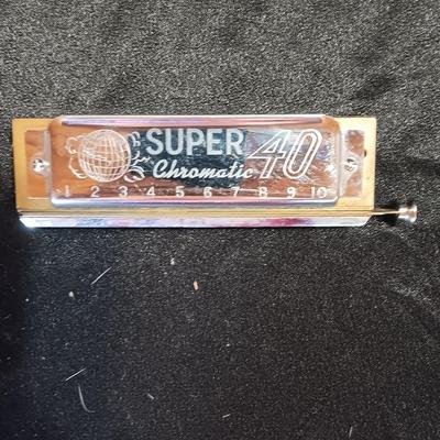 Beautiful VINTAGE W.M. KRATT Co. Super chromatic 40 Harmonica with case