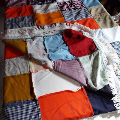 Vintage Quilt Tops & Quilt Stand (OB4-BBL)
