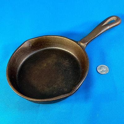 6â€ CAST IRON SKILLET WELL SEASONED