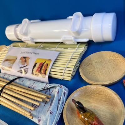 NEW IN PACKAGE 19 PC. SUSHI MAKING KIT INCL. 4 SETS CHOPSTICKS, RESTS