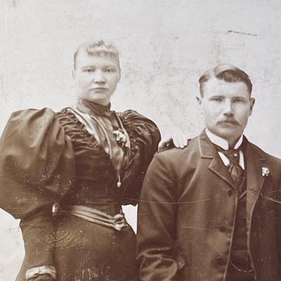 VINTAGE CABINET PHOTO OF COUPLE- CHECK OUT THOSE PUFFED SLEEVES!