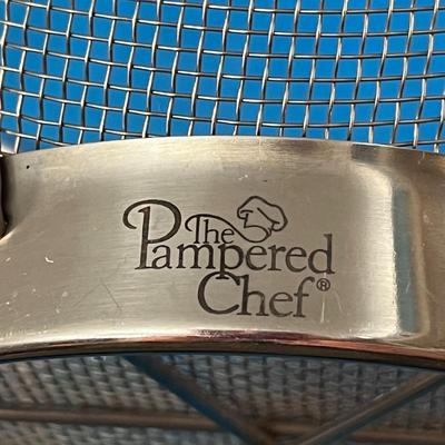 PAMPERED CHEF GOOD QUALITY STANDING STRAINER
