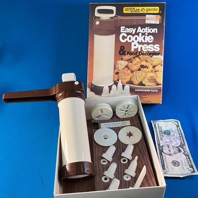 WELL MADE COOKIE PRESS IN ORIGINAL BOX MADE IN WEST GERMANY