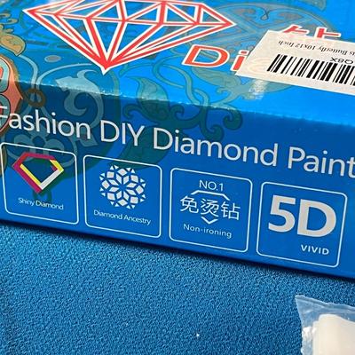 CROSS STITCH-LIKE â€œDIAMOND PAINTINGâ€ KIT MAKES 10â€ x 12â€ ART WORK
