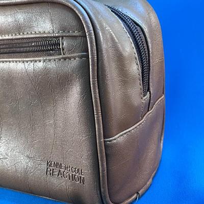 KENNETH COLE REACTION LEATHER TOILETRIES TRAVEL BAG