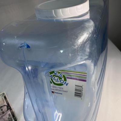 2.5 GALLON WATER DISPENSING CONTAINER