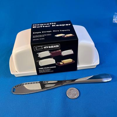 COOL MAGNETIC BUTTER KEEPER COVERED DISH w/ SPECIALTY KNIFE