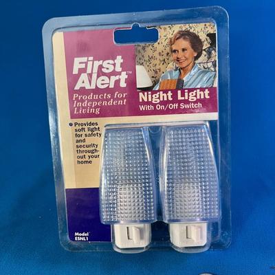 NEW IN PACKAGE PAIR OF NIGHT LIGHTS WITH ON/OFF SWITCH