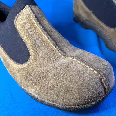 TSUBO BRAND FROM SPAIN MENâ€™S SUEDE MOCS SHOES