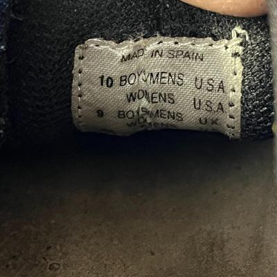 TSUBO BRAND FROM SPAIN MENâ€™S SUEDE MOCS SHOES