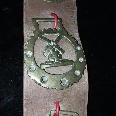 VINTAGE ENGLISH HORSE BRASS MEDALLIONS ON A LEATHER HARNESS