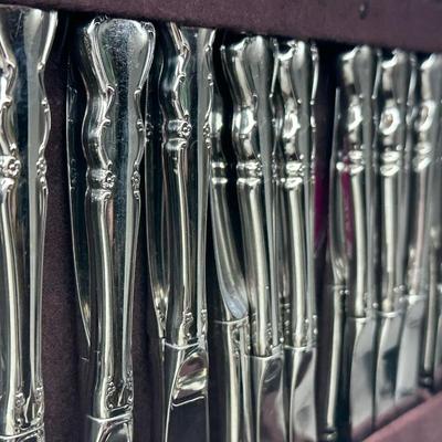 Oneida Stainless Silverware Set with Maken's Tarnish Proof Silverware Chest
