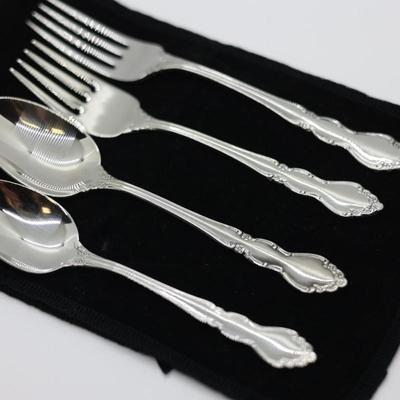 Oneida Stainless Silverware Set with Maken's Tarnish Proof Silverware Chest