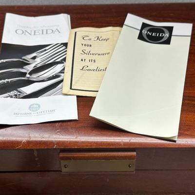 Oneida Stainless Silverware Set with Maken's Tarnish Proof Silverware Chest