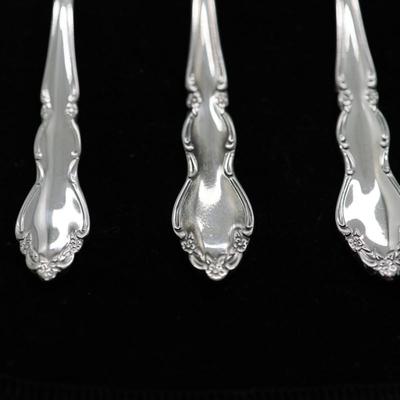 Oneida Stainless Silverware Set with Maken's Tarnish Proof Silverware Chest