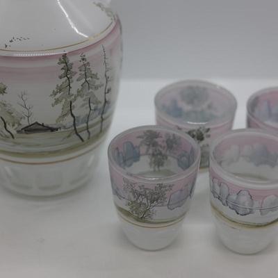 Beautiful Decanter with Four (4) Shot Glasses