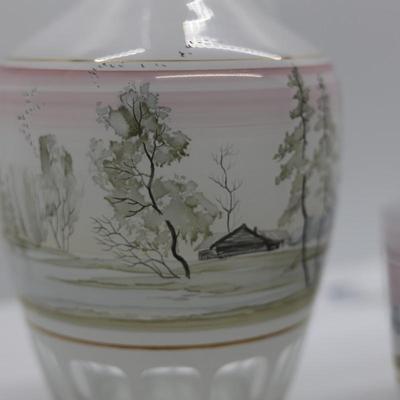 Beautiful Decanter with Four (4) Shot Glasses