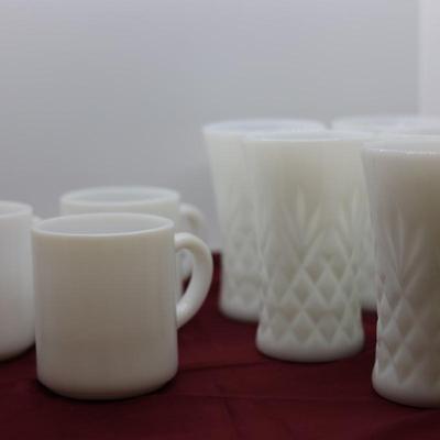 Vintage White Milk (3) Coffee/Tea & (5) Pineapple Design Glasses