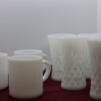 Vintage White Milk (3) Coffee/Tea & (5) Pineapple Design Glasses