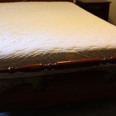 Beautiful Early American Style Cherry Queen Bed Frame W/ Mattress
