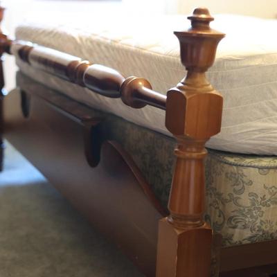 Beautiful Early American Style Cherry Queen Bed Frame W/ Mattress