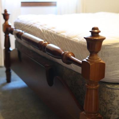 Beautiful Early American Style Cherry Queen Bed Frame W/ Mattress