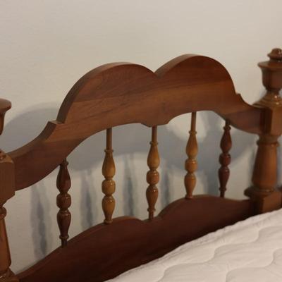 Beautiful Early American Style Cherry Queen Bed Frame W/ Mattress