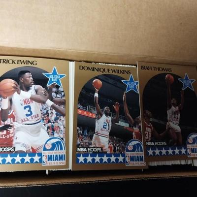 BOX OF 1990 HOOPS BASKETBALL CARDS IN GREAT SHAPE