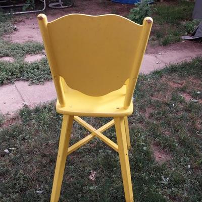 VINTAGE HIGH CHAIR IN GREAT SHAPE