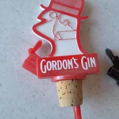 Vintage Plastic Bottle Stoppers Old Crow, Jim Beam, Gorden's Gin