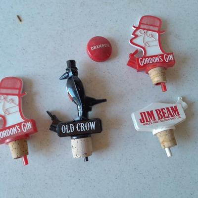 Vintage Plastic Bottle Stoppers Old Crow, Jim Beam, Gorden's Gin